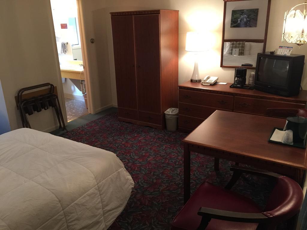 Cedar Motor Inn Маркет Номер фото